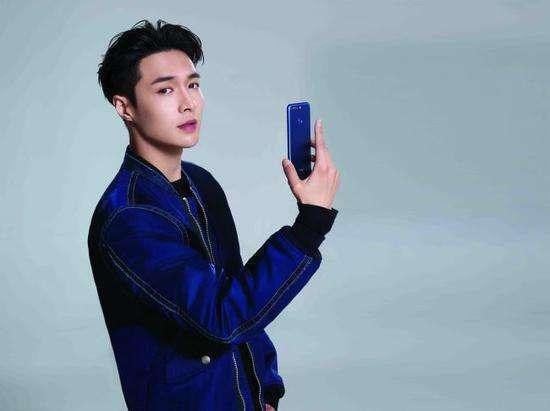 张艺兴华为nova2(张艺兴华为nova事件)-图1 张艺兴华为nova2(张艺兴华为nova事件)-图1